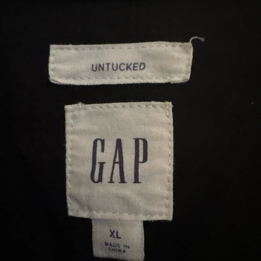GAP Men’s Black Button Down Shirt XL Untucked Fit Cotton - Picture 3 of 4